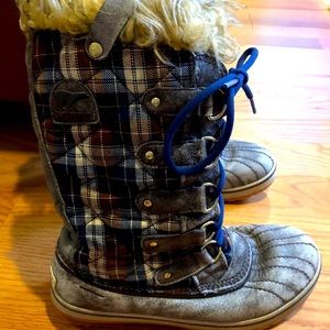 Sorel plaid winter boots sz 8